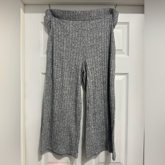 New Look Maternity Gaucho Pants - Picture 1 of 4